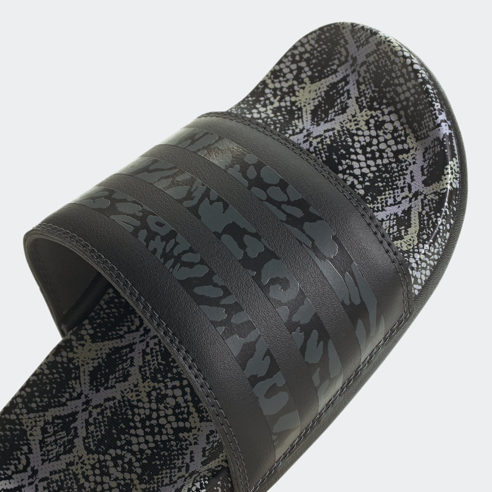 adidas ADILETTE COMFORT Sandals - stripe adidas Women\'s Core 3 Black – 